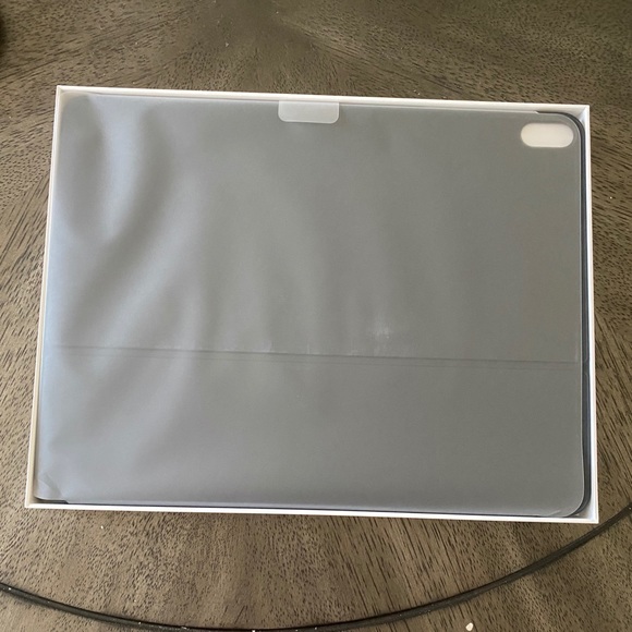 iPad Pro Smart Keyboard Folio - Picture 2 of 3